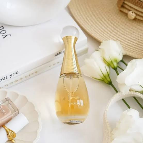 عطر زنانه دیور جادور (لوزی ، ژیوادان ، اکسپرشنز ، lvl)